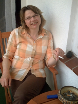 Susanne beim Rauchen